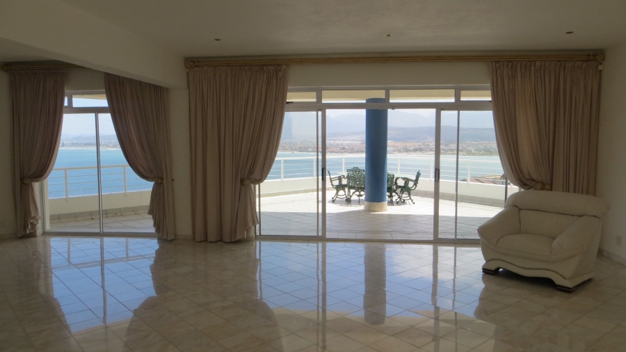 5 Bedroom Property for Sale in Mountainside Western Cape